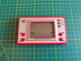 Stará retro ruská digi hra"jen počkej zajíci"