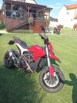 Ducati Hyperstrada 821