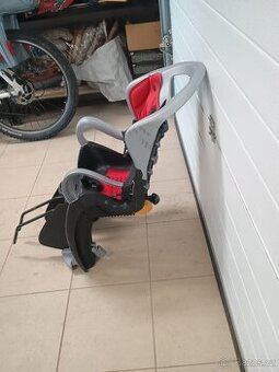 Polohovatelná sedačka na kolo