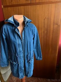 TRENDY DŽÍNOVÁ PARKA S KAPUCÍ, vel: M