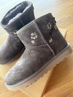 Boty UGG