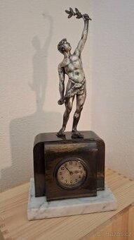 ART DECO STAROŽITNÉ FIGURÁLNÍ POSTŘÍBŘENÉ HODINY - VÍTĚZ