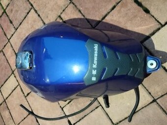 Náhradní díly na Kawasaki ER 5