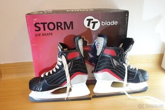 Chlapecké brusle TT Blade Storm vel. 38 skvělý stav.