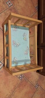 Dřevěná postýlka pro panenky