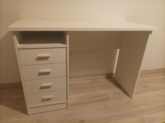 Psací stůl + kancelářská židle – komplet