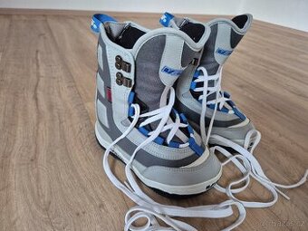 Snowboardove boty 32