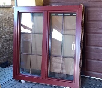 Prodám kvalitní dřevěné okno s hliníkovým krytem.