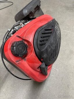 Motor Motor o objemu 196 cm3