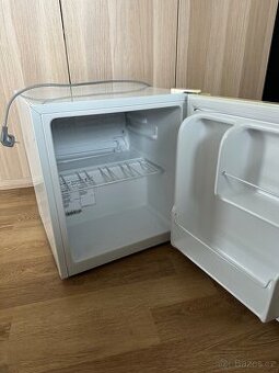 Lednička Candy CFL 050 E