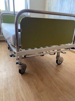 Mech. polohovací lůžko+antidekubit. matrace+závěsné madlo