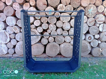 Stojan na dřevo ke krbu