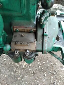 Prodám vstřikovací čerpadlo a regulátor na ZETOR25