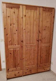 Šatní skříň  3 dvéřová