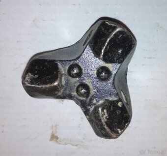 3-břitá vrtací korunka pr.76 mm R38