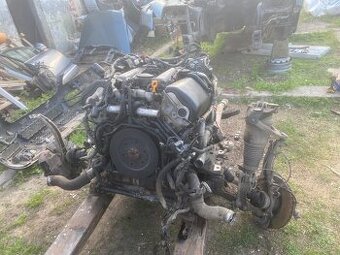 VW Touareg – kompletní motor AHY 5.0 TDi V10 s převodovkou