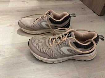 Tenisky / obuv do tělocvičny, Decathlon, vel. 36