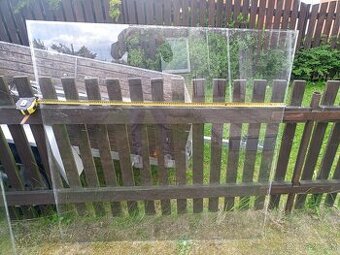 Tabulové sklo o tloušťce 3-4mm ze starých oken