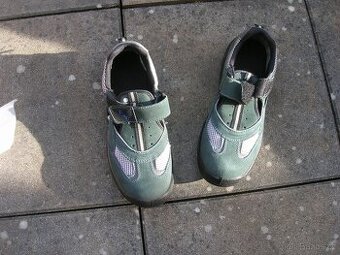 NOVÁ PRACOVNÍ OBUV