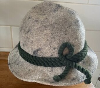 Pánský klobouk v selském, mysliveckém stylu