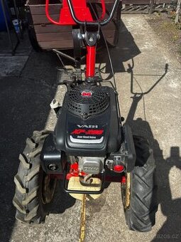 Tera-Vari sestava se 2 motory, velkým vozíkem a příslušen.