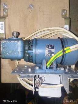 Motor s prevodovkou malý silný na 220v