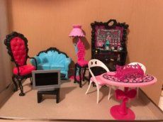 Obývací pokoj pro panenky - Monsters / Barbie - 1