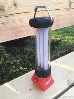 Svítilna Milwaukee M18