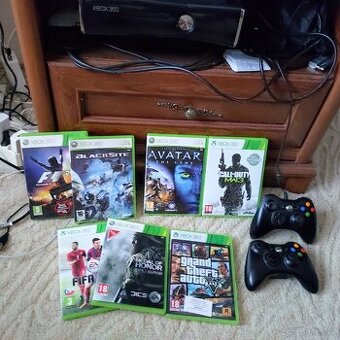 Herní konzole Xbox 360 Slim 7 her 250gb HDD + 2 ovladače a