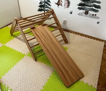 Montessori Piklerův trojúhelník + 1 dřevěné prkno 2v1
