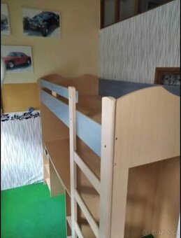 Palanda se stolem