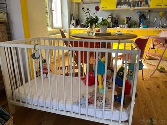Postylka Ikea s matraci a prosteradlem