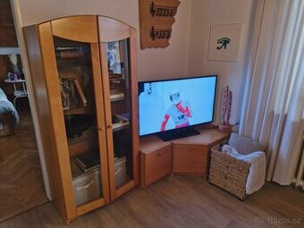 Obývací stěna z masivní olše