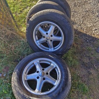 Letni kola Jeep WK