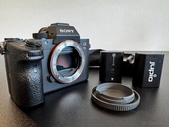 Sony A7 III + náhradní baterie a duální nabíječka
