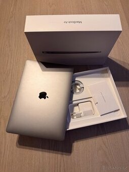 Apple MacBook Air M1 8GB 256GB [NUTNÉ VYMĚNIT BATERII]
