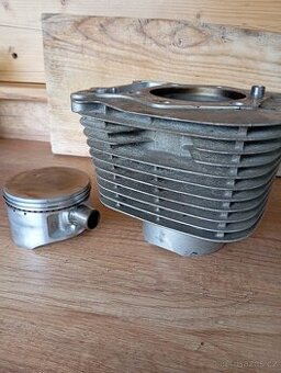 Válec a píst Suzuki savage 650