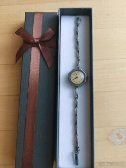 Staré stříbrné dámské hodinky