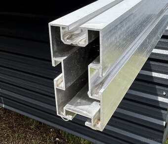 Hliníkový profil vyztužený, 80 x 40 mm, délka 440 cm