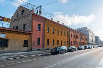 Pronájem skladu v Pardubicích 138 m2 - Jana Palacha