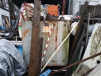 Stará nádoba na olej