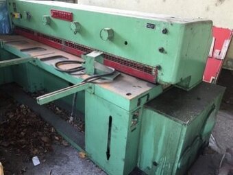 MM5/2500 tabulové nůžky, vyrobené v roce 1980