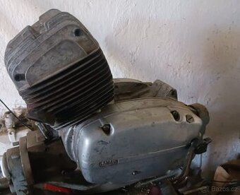 Čz 250/471 motor