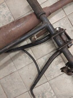 kříž se stojanem mustang