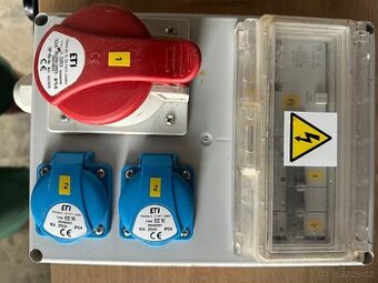 Zásuvková skříň ETI 1x32 2x230V RCD (stavební rozvaděč)