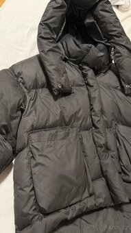 Černá zimní bunda s kapucí – dámská