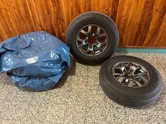 Original kola Suzuki Jimny.