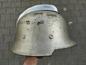 Stará německá hasičska helma, přilba