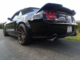 ROUSH Ford Mustang GT V8 cabrio 375 PS - Manual..Jako NOVE..