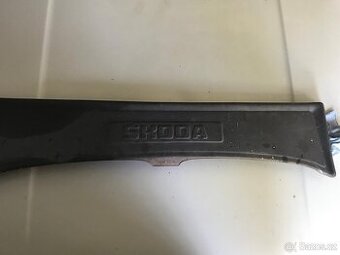 Nasávač na kapotu škoda 105-136l
